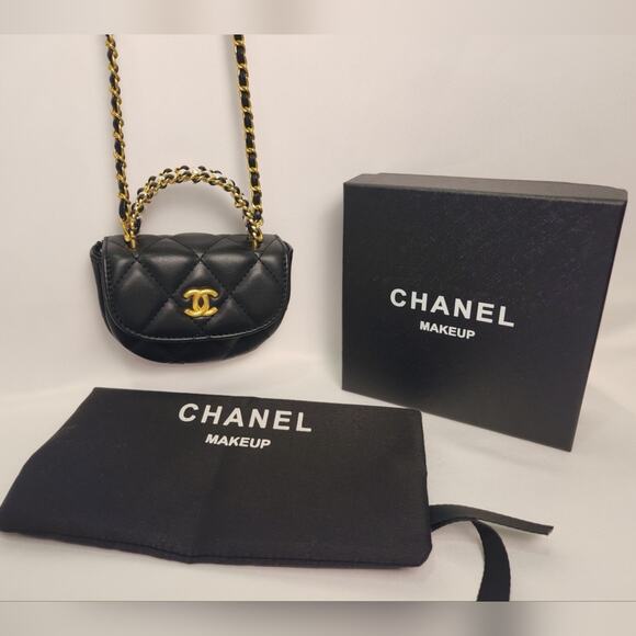 Chanel Makeup Black Quilted Leather Mini Bag Card Holder - Picture 1 of 14